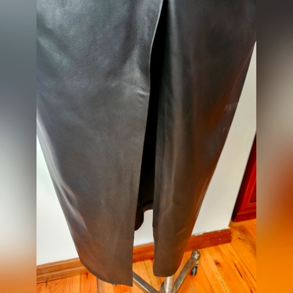 SOLD - LAST CHANCE - Twist front black vegan leather skirt - Picture 4 of 4